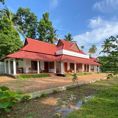 Отель The Royal Island Mundrothuruth Экстерьер фото
