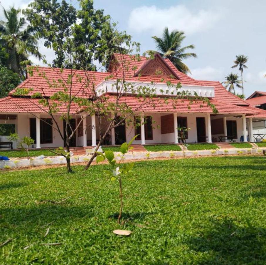 Отель The Royal Island Mundrothuruth Экстерьер фото