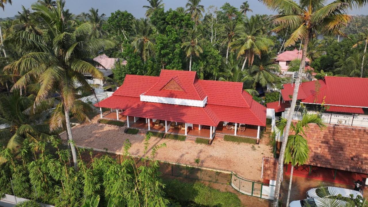 Отель The Royal Island Mundrothuruth Экстерьер фото