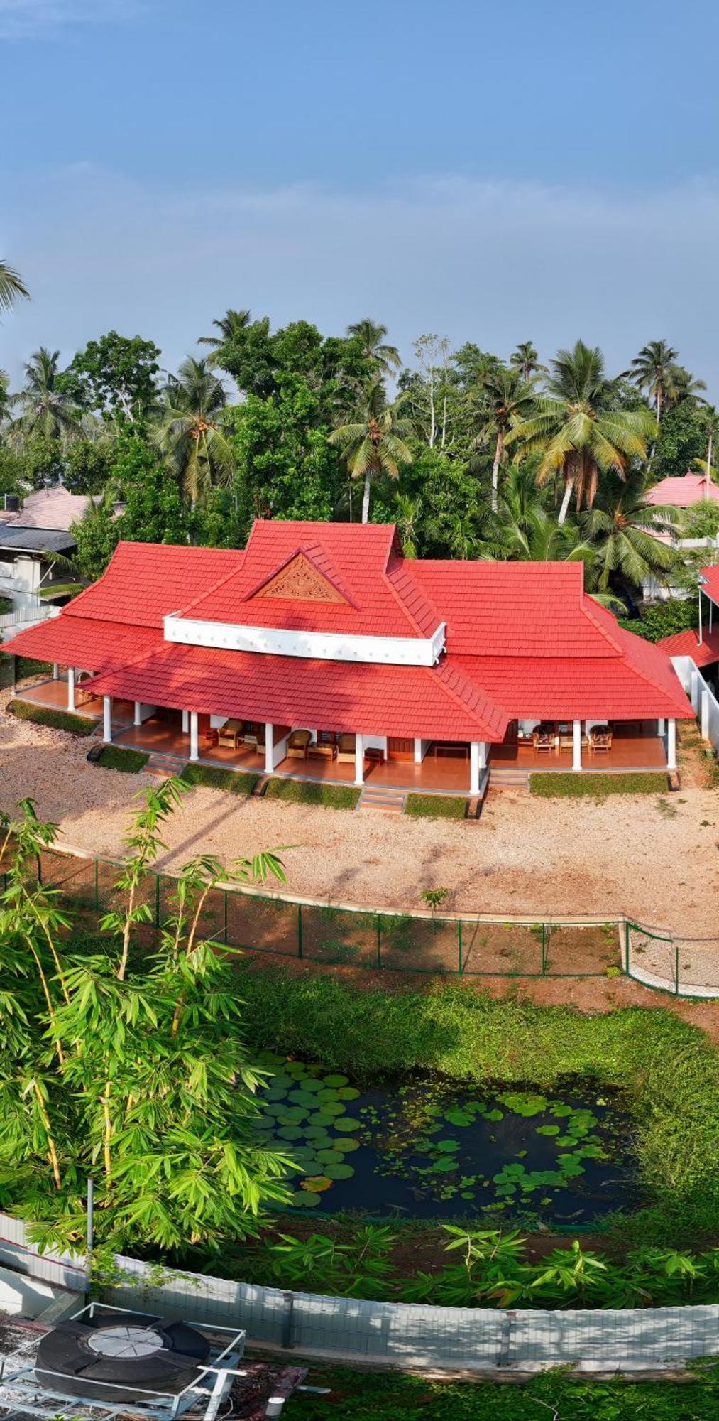 Отель The Royal Island Mundrothuruth Экстерьер фото